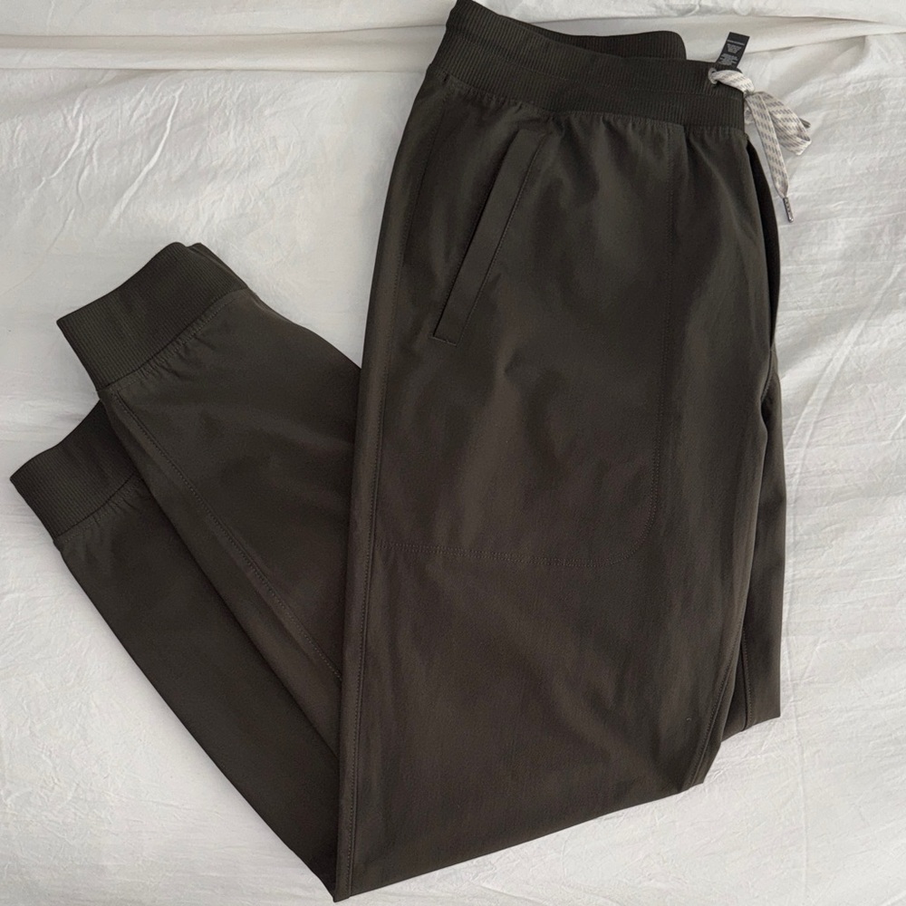 Vuori Men's Olive Joggers
